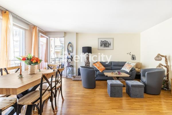 Appartement
         4 pièces
        - 90 m² Exclusivité 730 000 € *