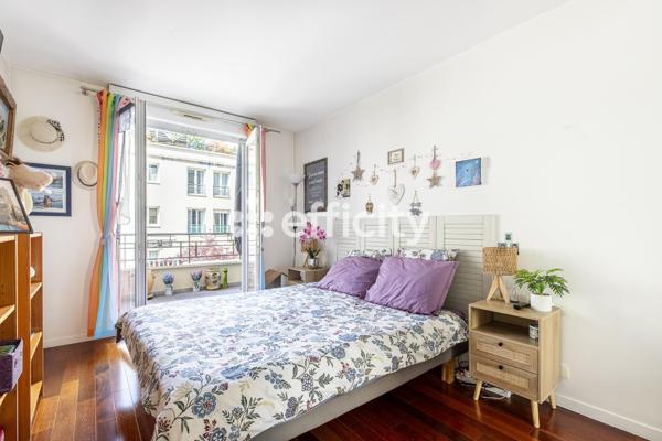 Appartement
         4 pièces
        - 90 m² Exclusivité 730 000 € *