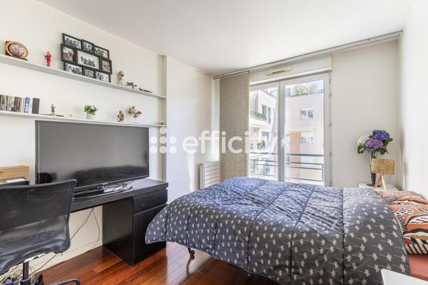 Appartement
         4 pièces
        - 90 m² Exclusivité 730 000 € *