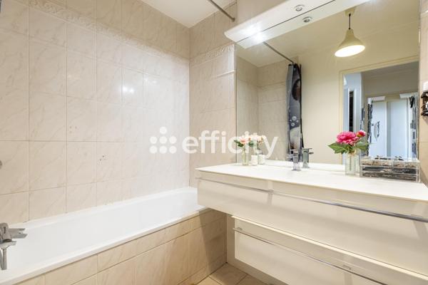 Appartement
         4 pièces
        - 90 m² Exclusivité 730 000 € *