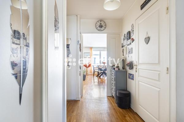 Appartement
         4 pièces
        - 90 m² Exclusivité 730 000 € *