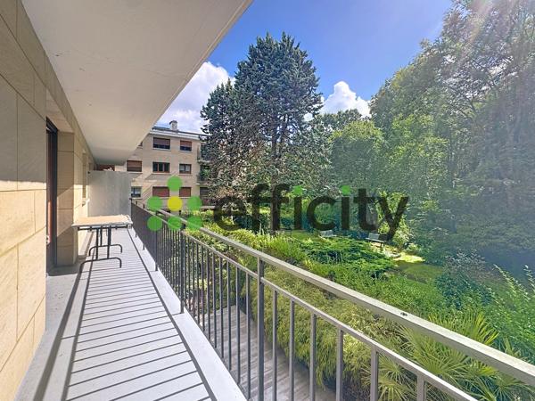 Appartement
         2 pièces
        - 43 m² 194 250 € *