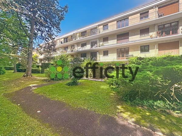 Appartement
         2 pièces
        - 43 m² 194 250 € *