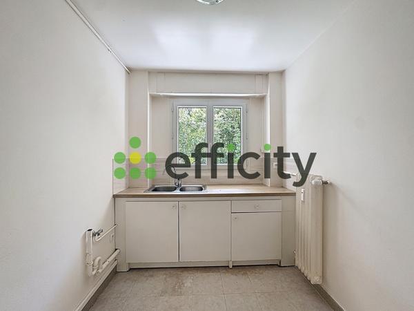 Appartement
         2 pièces
        - 43 m² 194 250 € *