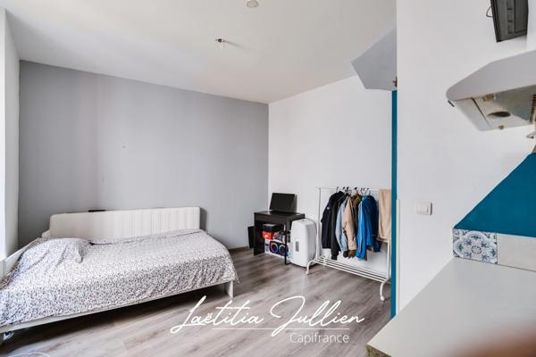 EXCLUSIVITÉ — LES CAMOINS — IMMEUBLE DE VILLAGE DE 93 M², POTENTIEL DE DIVISION
