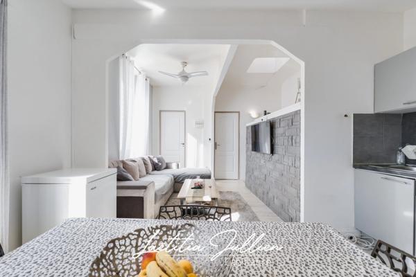 EXCLUSIVITÉ — LES CAMOINS — IMMEUBLE DE VILLAGE DE 93 M², POTENTIEL DE DIVISION