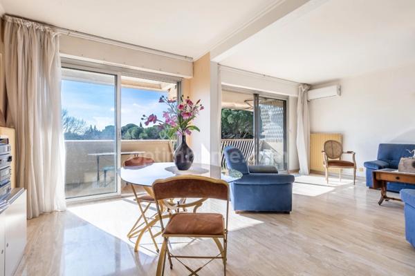 Appartement - 5 pièces 110M2- Sans vis-à-vis - Dernier étage - Vue parc - Cave - Parking - Piscine - Tennis - Parc - Proche Parc Montcalm - Ligne 5 Tramway