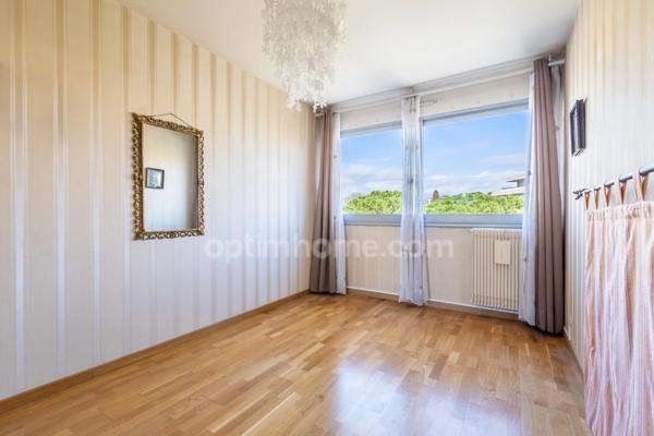 Appartement - 5 pièces 110M2- Sans vis-à-vis - Dernier étage - Vue parc - Cave - Parking - Piscine - Tennis - Parc - Proche Parc Montcalm - Ligne 5 Tramway