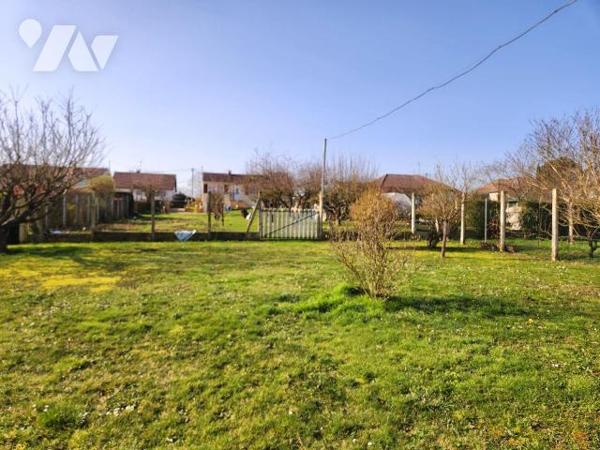 À vendre à Jessains, dans un environnement privilégié au coeur de la région des Lacs de Champag...