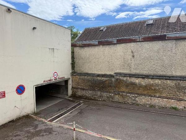 Garage à vendre à Troyes (10000) - Aube (10)

Garage fermé situé au sein d'une copropriété sé...