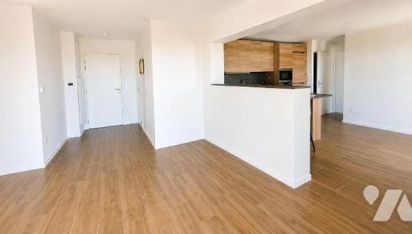 EN EXCLUSIVITE SUR MALO LES BAINS, A deux pas de la mer, superbe APT de 94 m² au 3ème Etage d'u...