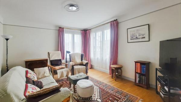 Maison familiale - Emplacement idéal - à 10 minutes à pied de la gare de Chelles Gournay