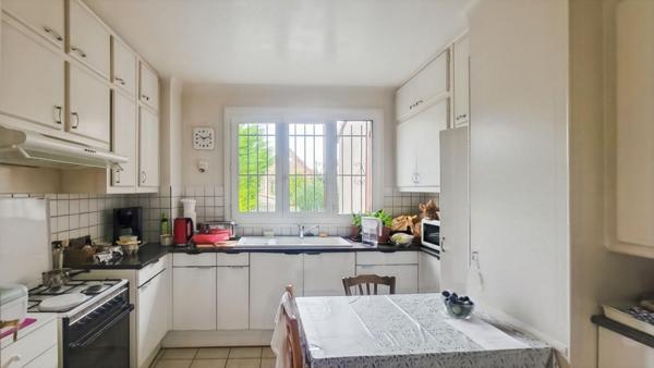 Maison familiale - Emplacement idéal - à 10 minutes à pied de la gare de Chelles Gournay