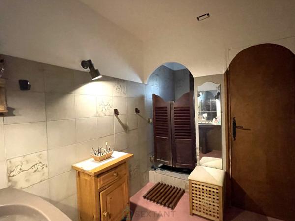 ISTRES Propriété de caractère  Maison principale + extension avec double habitation  230 m²  Terrain 1400 m²