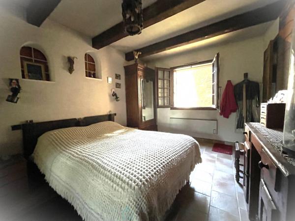 ISTRES Propriété de caractère  Maison principale + extension avec double habitation  230 m²  Terrain 1400 m²