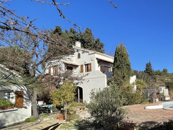 ISTRES Propriété de caractère  Maison principale + extension avec double habitation  230 m²  Terrain 1400 m²