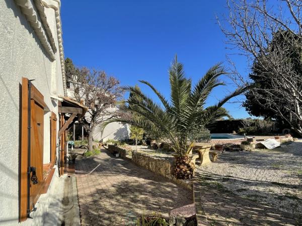 ISTRES Propriété de caractère  Maison principale + extension avec double habitation  230 m²  Terrain 1400 m²