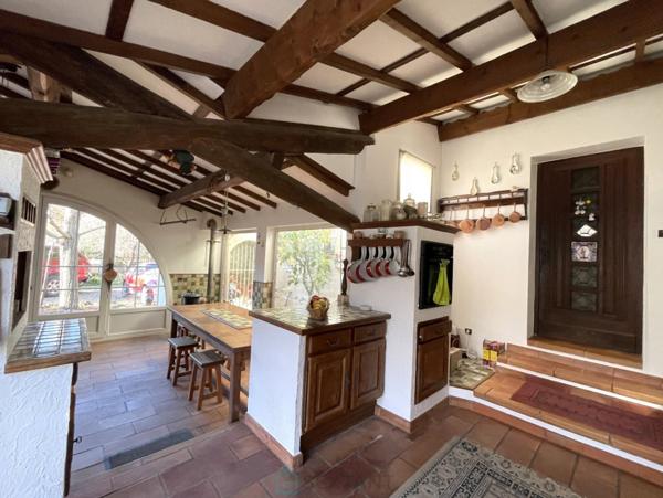 ISTRES Propriété de caractère  Maison principale + extension avec double habitation  230 m²  Terrain 1400 m²