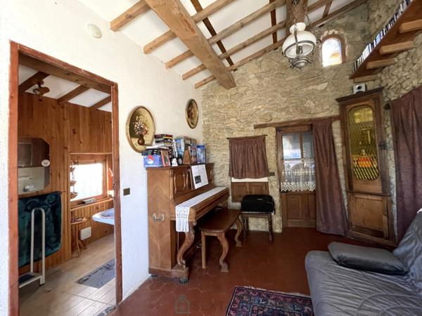 ISTRES Propriété de caractère  Maison principale + extension avec double habitation  230 m²  Terrain 1400 m²