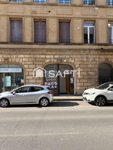 Local commercial idéalement situé .