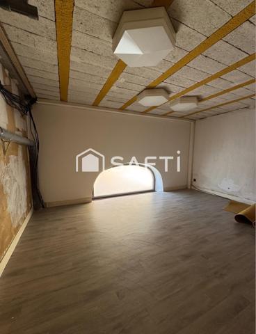 Local commercial idéalement situé .