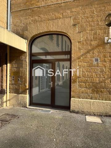 Local commercial idéalement situé .