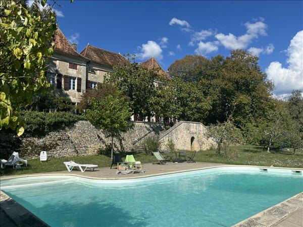 Maison à vendre |  Varaignes |  18 pièces | 587 m²