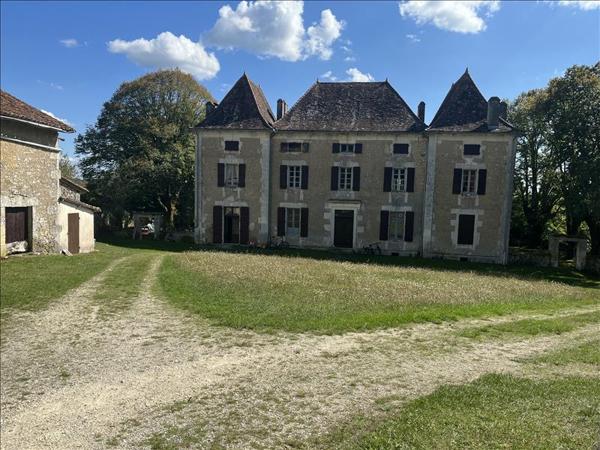 Maison à vendre |  Varaignes |  18 pièces | 587 m²