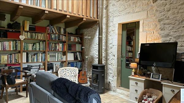 Maison à vendre |  Varaignes |  18 pièces | 587 m²