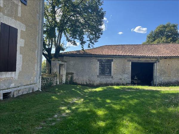 Maison à vendre |  Varaignes |  18 pièces | 587 m²
