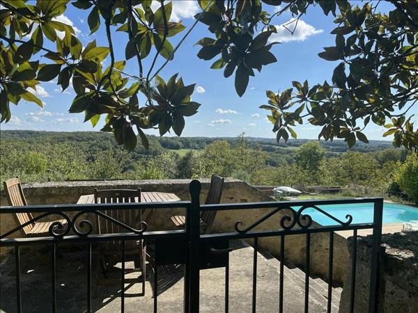 Maison à vendre |  Varaignes |  18 pièces | 587 m²