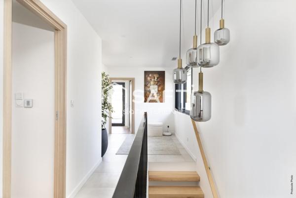 Superbe contenporaine de 220m2 avec piscine