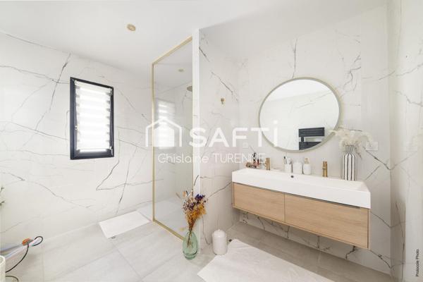 Superbe contenporaine de 220m2 avec piscine