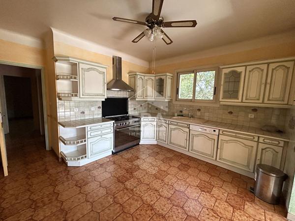 Maison Carpentras 7 pièces - 5 chambres - 214m² - Garages - Jardin