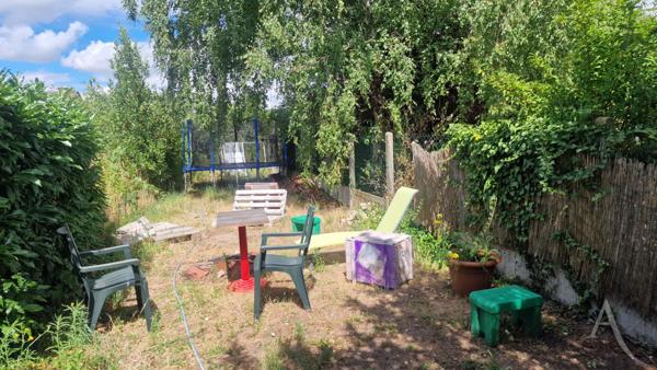 Maison Mantes La Jolie de 3chambres avec dépendance et 310m² de terrain