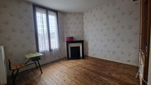 Maison Mantes La Jolie de 3chambres avec dépendance et 310m² de terrain