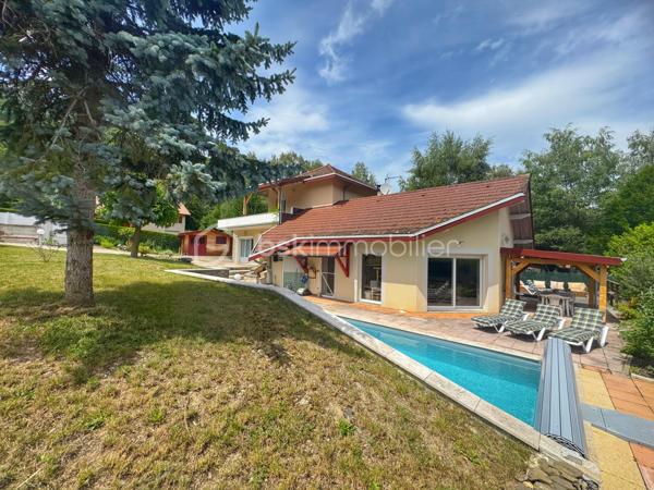 Dans un secteur prisé et au calme, découvrez cette élégante villa achevée en 2003, alliant charme et confort. 
La ville se situe au pied de la chaîne de Belledonne, au nord-est du département de l'Isère, à quelques kilomètres des limites du département de la Savoie

Développant environ 169 m² habitables, elle offre une vaste pièce de vie baignée de lumière avec cuisine ouverte, idéale pour recevoir; plus de 58m².

3 Belles chambres dont 1 avec sa terrasse privative
2 salles de bains
1 bureau.
1 sous-sol offrant un espace buanderie, ainsi qu'un espace convivial avec vidéo projecteur.

Édifiée sur un terrain paysager de 869 m², la villa profite d’un cadre de vie privilégié avec une piscine récente chauffée au sel avec électrolyseur.

Les annexes sont composées de plusieurs ateliers qui viennent compléter ce bien rare.

BONUS: Un studio indépendant qui pourra vous offrir l'opportunité d'accueillir de la famille et des amis et également offrir des revenus supplémentaires.

• Villa de 2003
• Environ 169 m² habitables
• 3 chambres 
• Salle de bains avec douche et baignoire
• 1 Bureau
• Chauffage PAC air/air - Bois et fioul
• Piscine chauffée au sel
• Terrain de 869 m²
• Ateliers
• Sauna
• STUDIO 

Une propriété idéale pour profiter d’un cadre de vie privilégié.

Contactez-moi pour organiser une visite.
Une vidéo est disponible sur demande.
