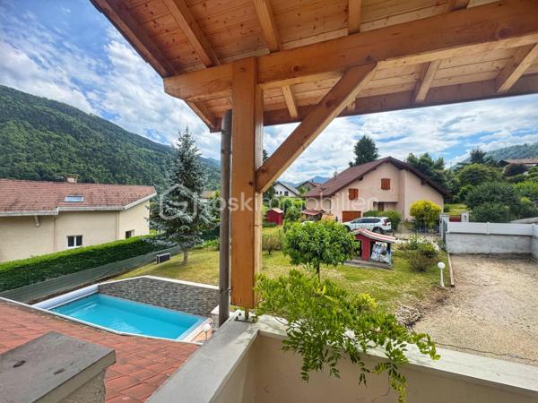 Dans un secteur prisé et au calme, découvrez cette élégante villa achevée en 2003, alliant charme et confort. 
La ville se situe au pied de la chaîne de Belledonne, au nord-est du département de l'Isère, à quelques kilomètres des limites du département de la Savoie

Développant environ 169 m² habitables, elle offre une vaste pièce de vie baignée de lumière avec cuisine ouverte, idéale pour recevoir; plus de 58m².

3 Belles chambres dont 1 avec sa terrasse privative
2 salles de bains
1 bureau.
1 sous-sol offrant un espace buanderie, ainsi qu'un espace convivial avec vidéo projecteur.

Édifiée sur un terrain paysager de 869 m², la villa profite d’un cadre de vie privilégié avec une piscine récente chauffée au sel avec électrolyseur.

Les annexes sont composées de plusieurs ateliers qui viennent compléter ce bien rare.

BONUS: Un studio indépendant qui pourra vous offrir l'opportunité d'accueillir de la famille et des amis et également offrir des revenus supplémentaires.

• Villa de 2003
• Environ 169 m² habitables
• 3 chambres 
• Salle de bains avec douche et baignoire
• 1 Bureau
• Chauffage PAC air/air - Bois et fioul
• Piscine chauffée au sel
• Terrain de 869 m²
• Ateliers
• Sauna
• STUDIO 

Une propriété idéale pour profiter d’un cadre de vie privilégié.

Contactez-moi pour organiser une visite.
Une vidéo est disponible sur demande.