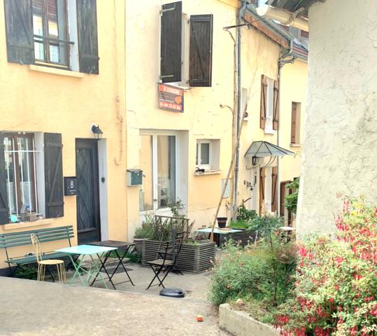 Verrières-le-Buisson (91370) Maison Atypique au cœur d'une venelle recherchée proche bois et école