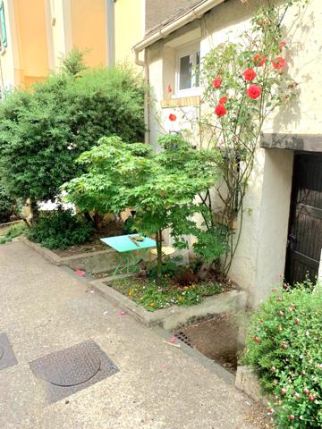 Verrières-le-Buisson (91370) Maison Atypique au cœur d'une venelle recherchée proche bois et école