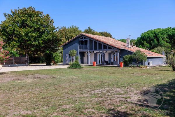 Vente Propriété 9 pièces 210 m2 à Sanguinet