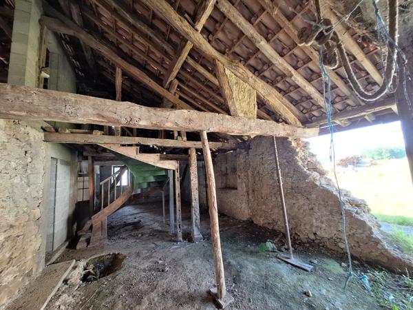 Corps de ferme à aménager avec dépendances et plus de 7 000 m² de terrain  Plaisance-du-Gers