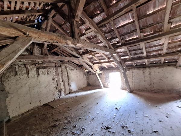 Corps de ferme à aménager avec dépendances et plus de 7 000 m² de terrain  Plaisance-du-Gers