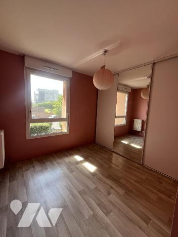 SECLIN, Joli F3 dans résidence résidence récente, parking privatif. 