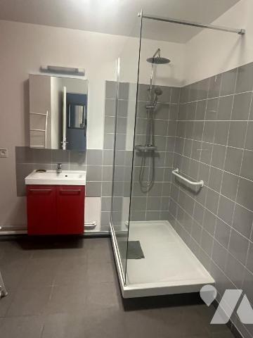 SECLIN, Joli F3 dans résidence résidence récente, parking privatif. 