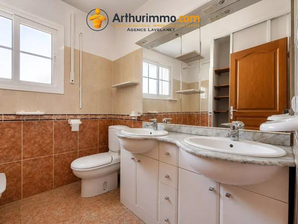 Vente                                                      Maison
                        
                     8 pièces                      167 m2                     à Foix