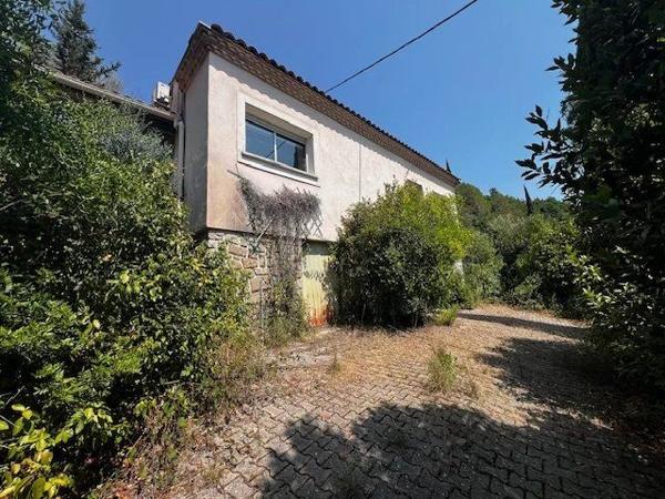 Vente                                                      Villa
                        
                     3 pièces                      120 m2                     à Lodève