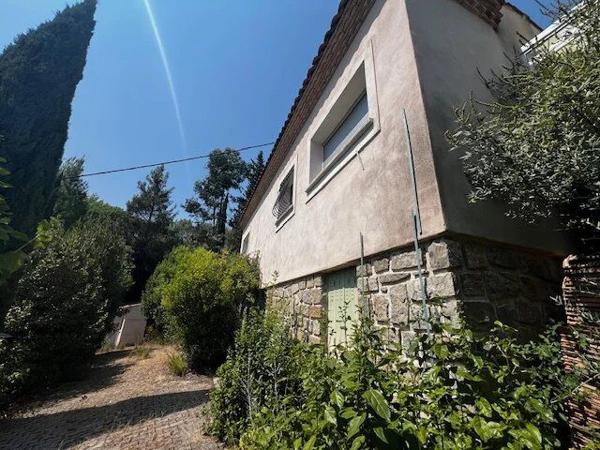 Vente                                                      Villa
                        
                     3 pièces                      120 m2                     à Lodève