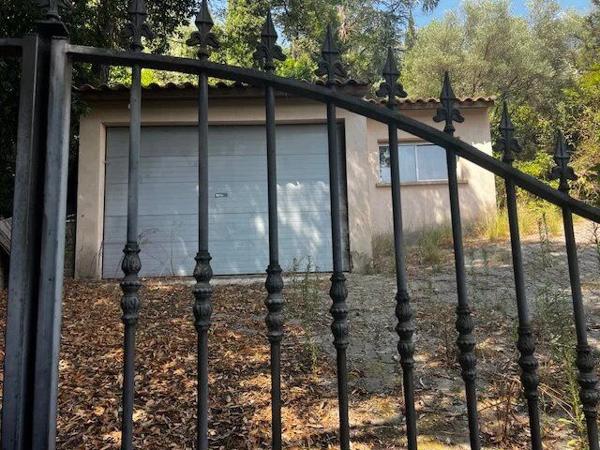 Vente                                                      Villa
                        
                     3 pièces                      120 m2                     à Lodève