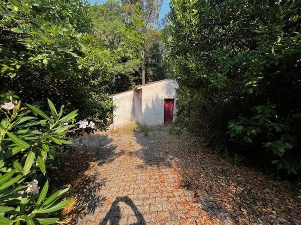 Vente                                                      Villa
                        
                     3 pièces                      120 m2                     à Lodève